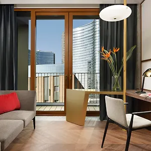 Verticale | Esperienze **** Milan